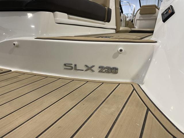 2021 Sea Ray SLX 230