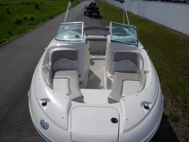 2003 Sea Ray 200 Sundeck