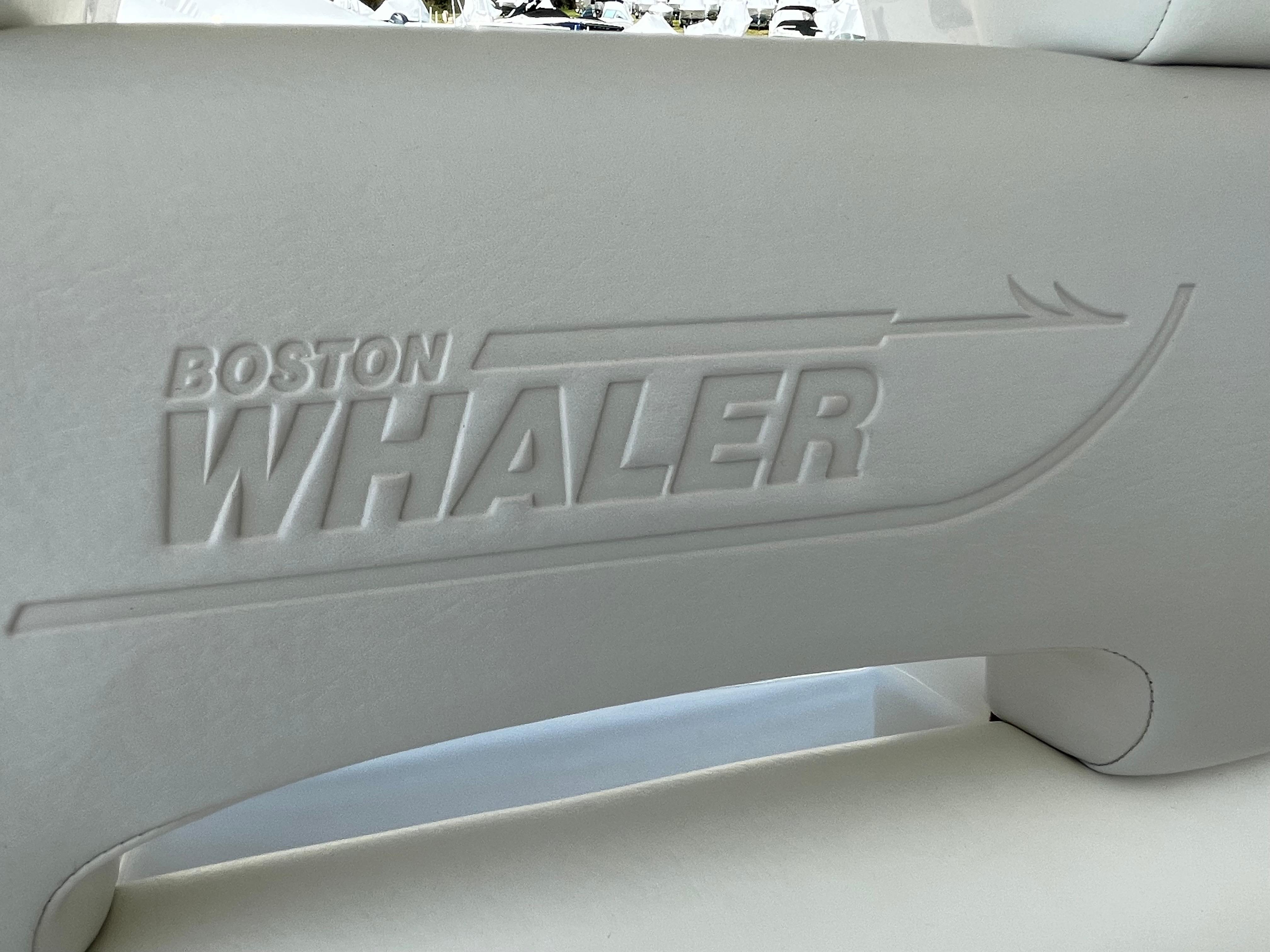2006 Boston Whaler 320 Outrage Cuddy Cabin