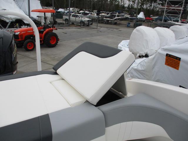 2022 Chaparral 23 SSi OB Almost new Loaded 250 VMAX Dry Stored
