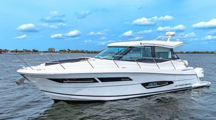 2023 Regal 38 XO SEAKEEPER