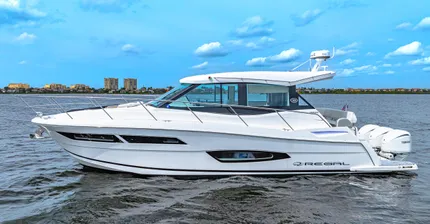 2023 Regal 38 XO SEAKEEPER