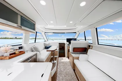 2023 Regal 38 XO SEAKEEPER