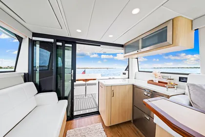 2023 Regal 38 XO SEAKEEPER