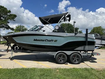 2023 MasterCraft XT20