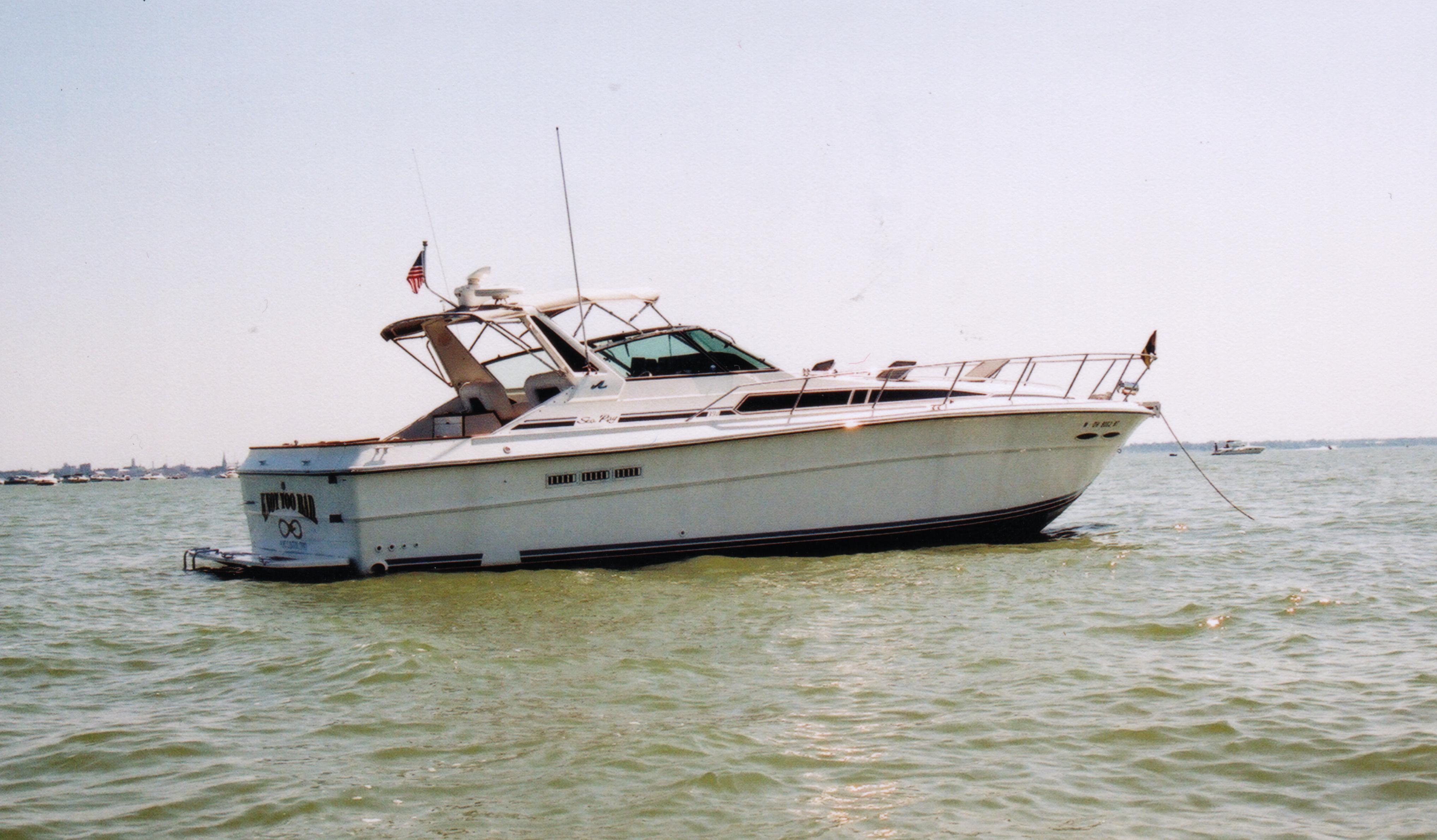 1988 Sea Ray 390 Express Cruiser