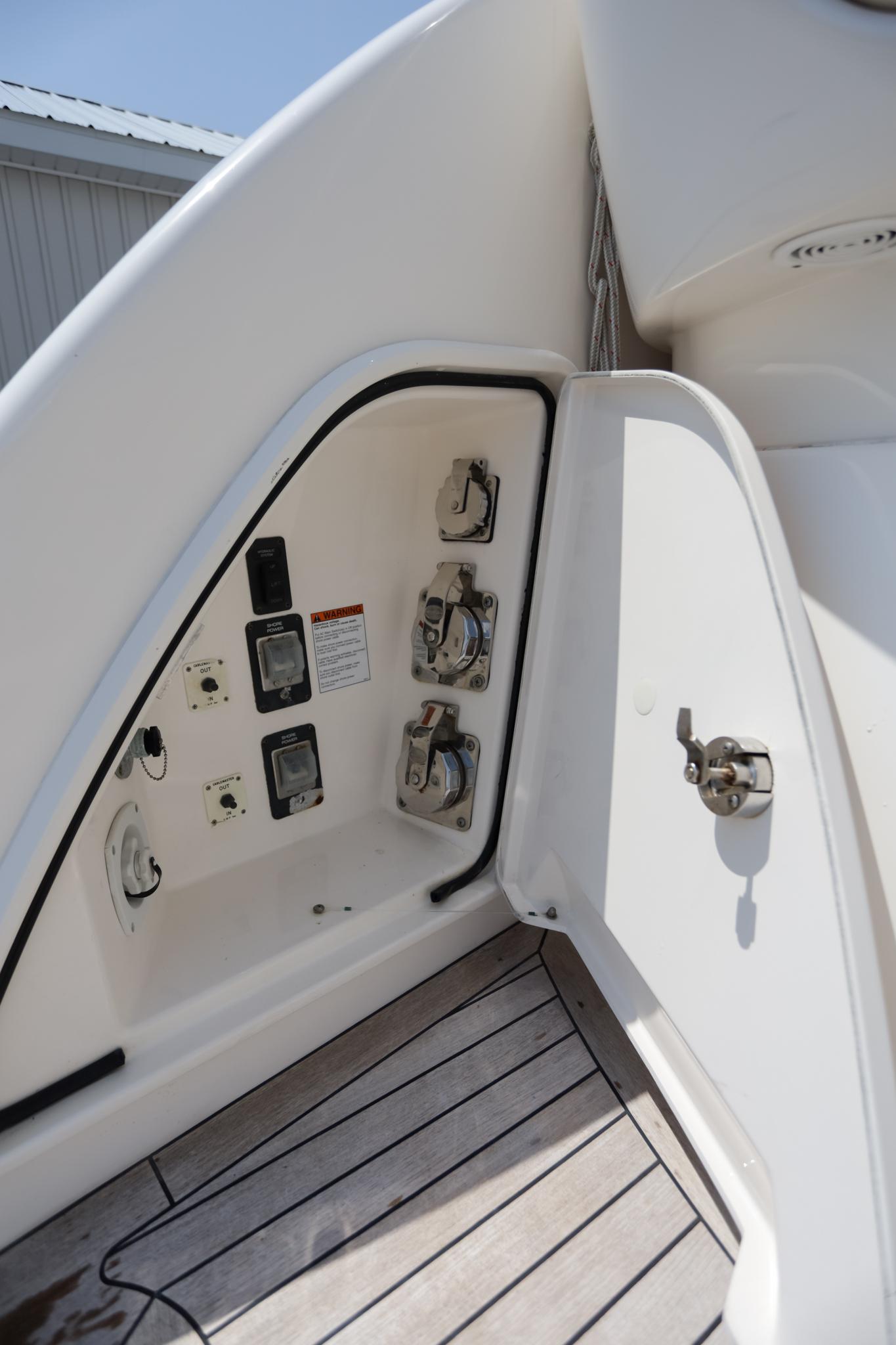 2014 Tiara Yachts 5800 Sovran