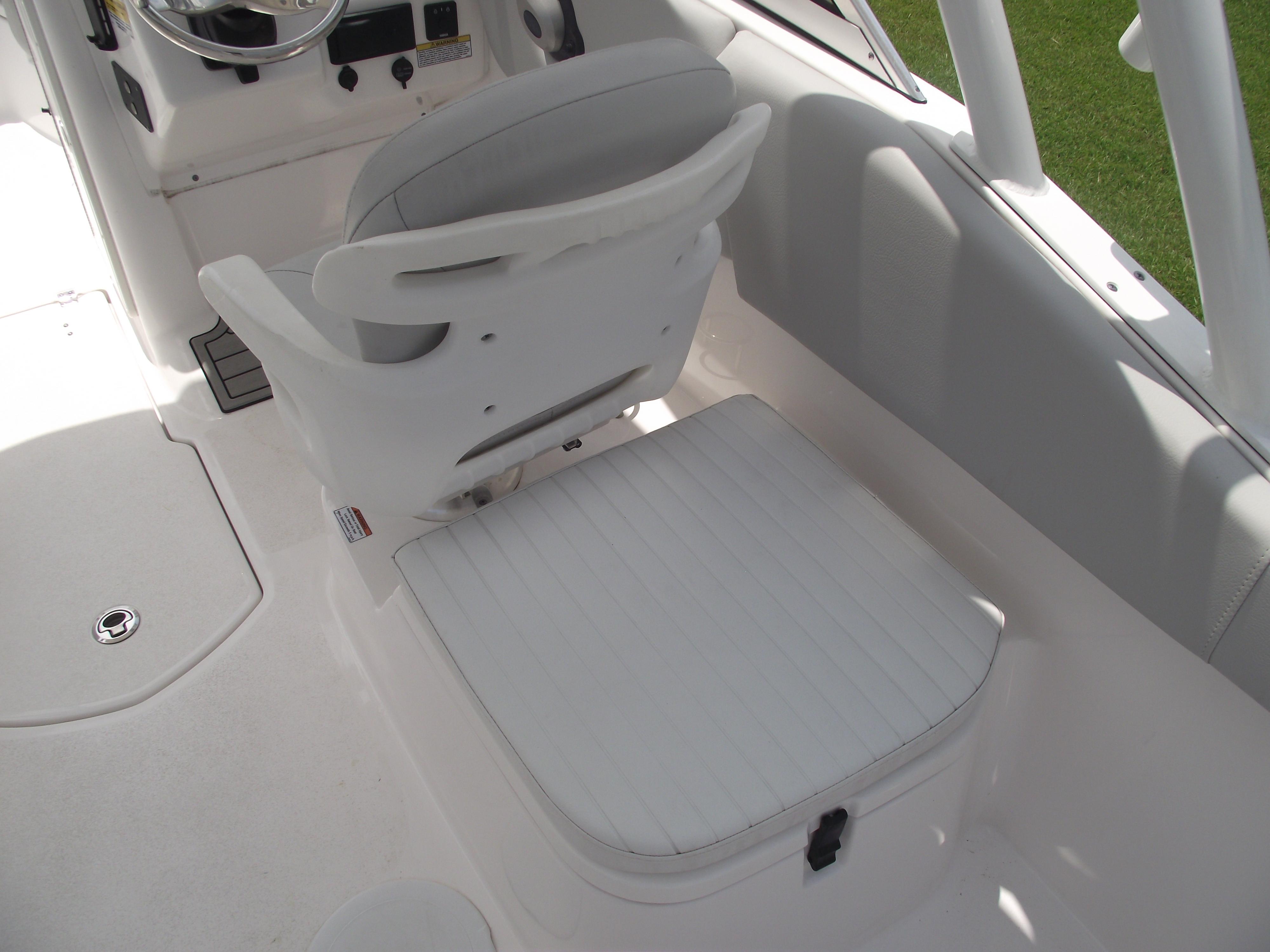 24 FT Center Console Sportsfisher (919)