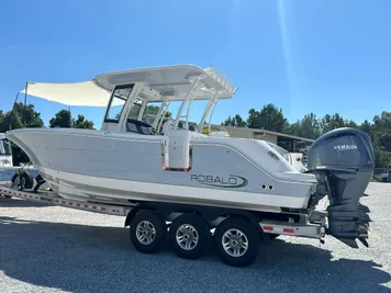 2023 Robalo 302 CC