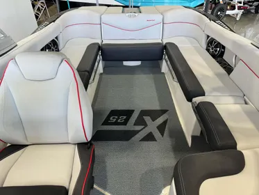 2019 MasterCraft XT25