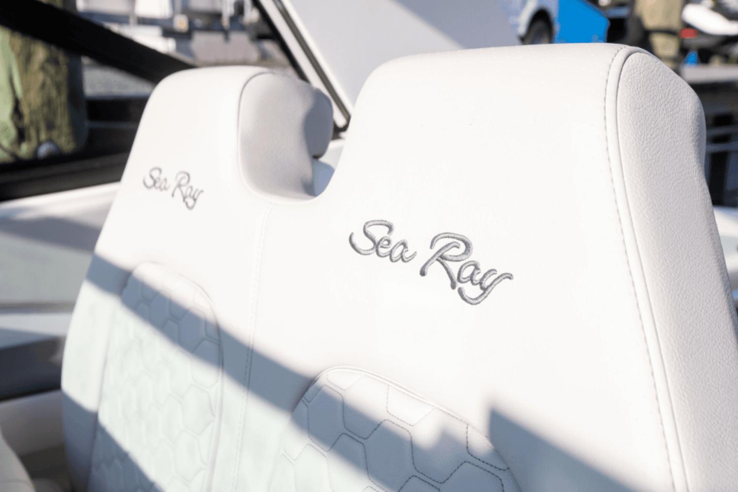 2024 Sea Ray Sundancer 320 Outboard