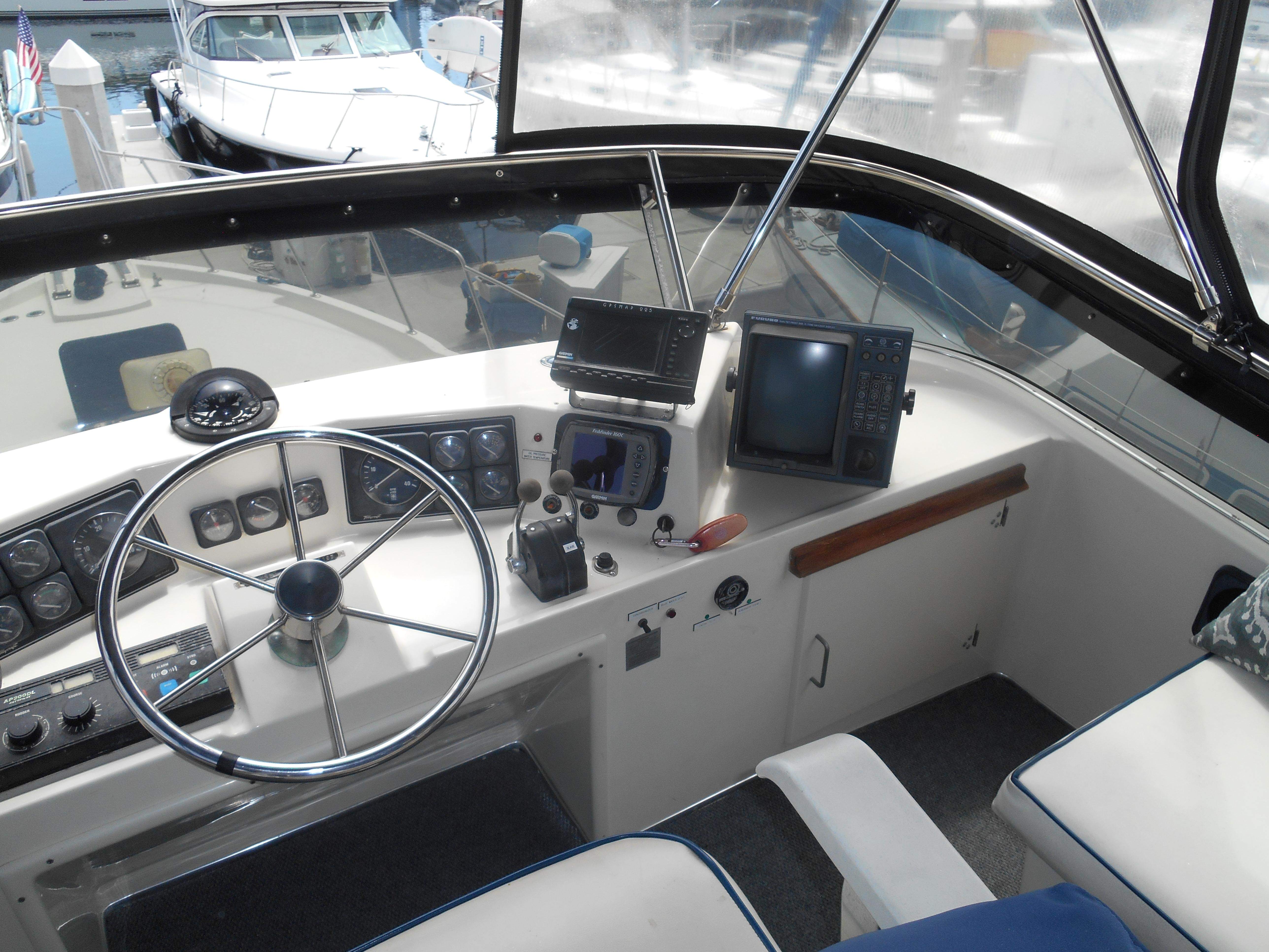 1990 Tollycraft Aft Cabin Cockpit Motor Yacht