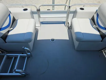 2022 Apex Marine, Inc. Qwest 814 Cruise