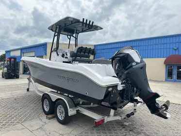 2024 NauticStar 222L Offshore