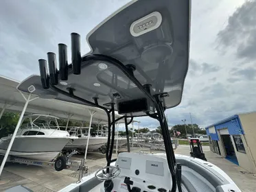 2024 NauticStar 222L Offshore