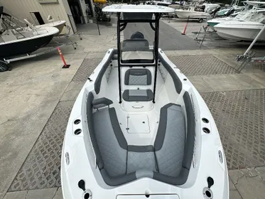 2024 NauticStar 222L Offshore