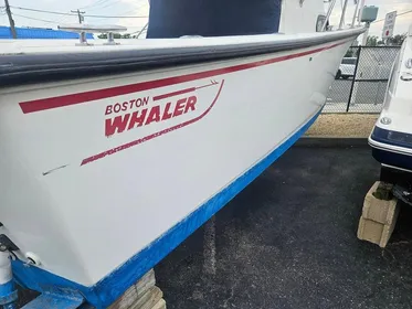 1992 Boston Whaler 23 Walkaround