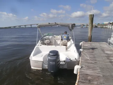 2010 NauticStar 210 DC Sport Deck