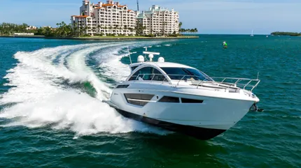 2022 Cruisers Yachts 50 Cantius