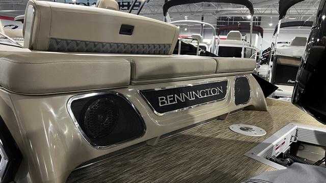 2023 Bennington 25 RXSB - Swingback - Tritoon