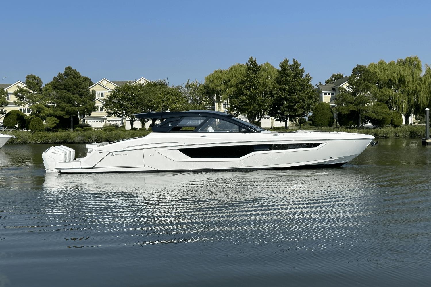 2024 Cruisers Yachts 50 GLS Outboard