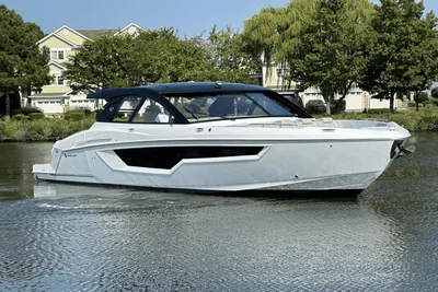 2024 Cruisers Yachts 50 GLS Outboard