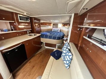 2009 Sea Ray 330 Sundancer