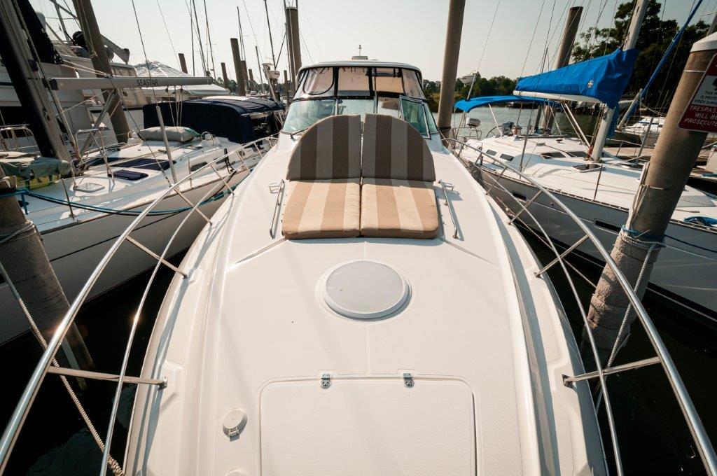 2006 Cruisers Yachts 460 Express  WHISKEY FITZ  Bow 2