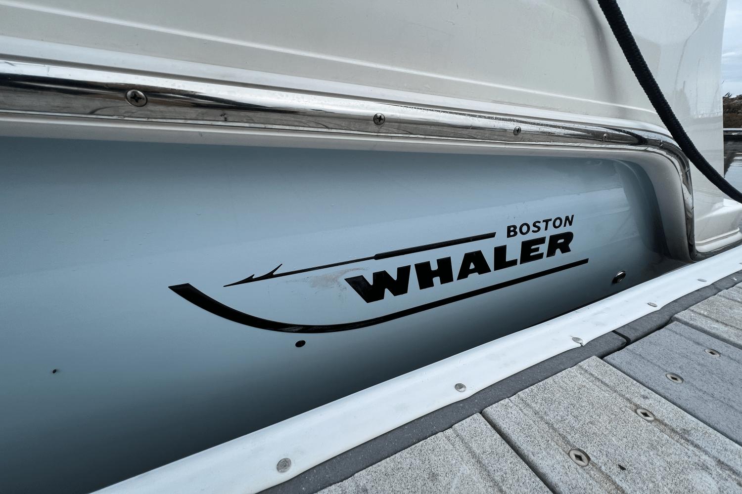 2022 Boston Whaler 240 Vantage