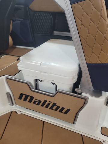 2022 Malibu M240