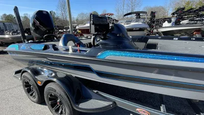 2021 Bass Cat Boats Eyra