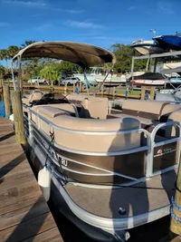 2018 Sun Tracker Party Barge 22 DLX