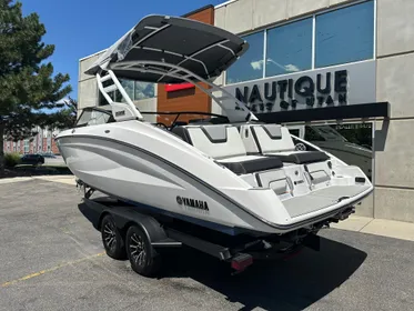 2023 Yamaha Boats 252SE