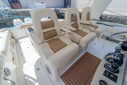 2017 Boston Whaler 420 Outrage