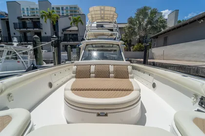 2017 Boston Whaler 420 Outrage