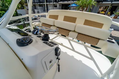 2017 Boston Whaler 420 Outrage