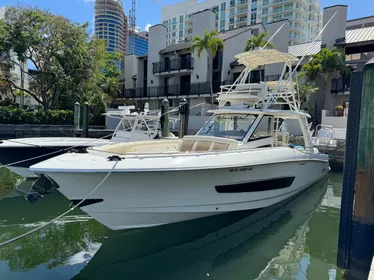 2017 Boston Whaler 420 Outrage