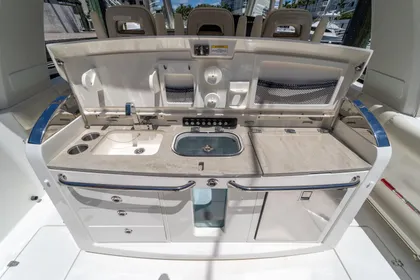 2017 Boston Whaler 420 Outrage