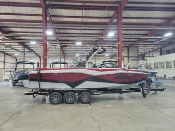 2024 Malibu 25 LSV