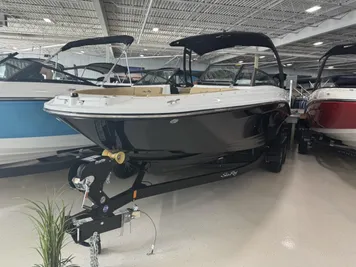 2024 Sea Ray SPX 230