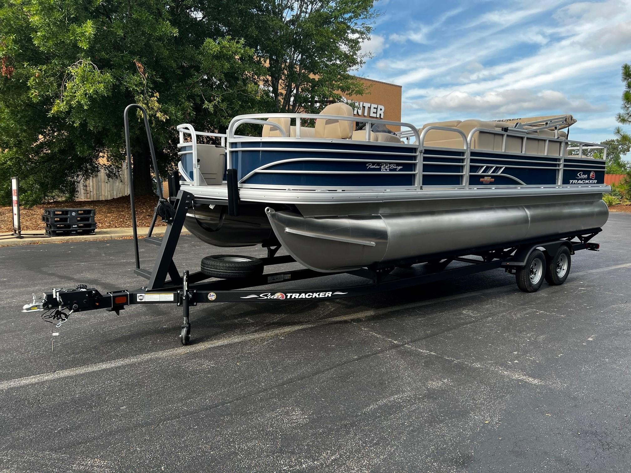 Pontoon Boat - Sun Tracker Fishing Barge Deluxe 22' - M and M