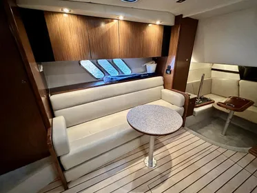 2013 Cruisers Yachts 380 Express