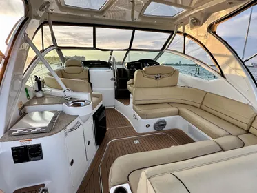 2013 Cruisers Yachts 380 Express