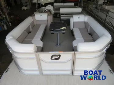 2024 Princecraft Vectra 23 RL Dinette Swingback Pontoon & Mercury 4