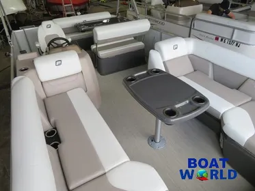 2024 Princecraft Vectra 23 RL Dinette Swingback Pontoon & Mercury 4