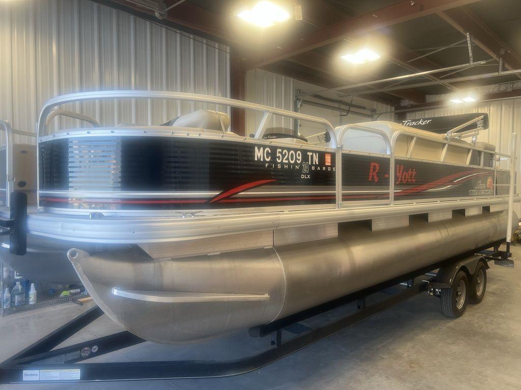 2012 Tracker Fishin barge 24 DLX