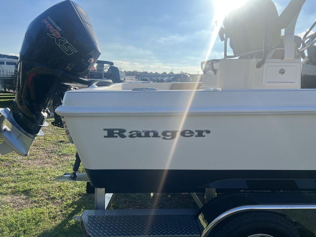 2023 Ranger 2360 Bay