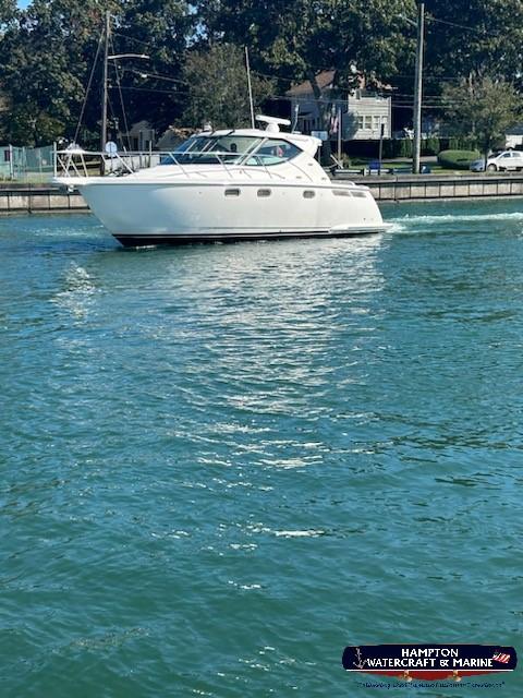 2012 Tiara Yachts 3500 Sovran LE