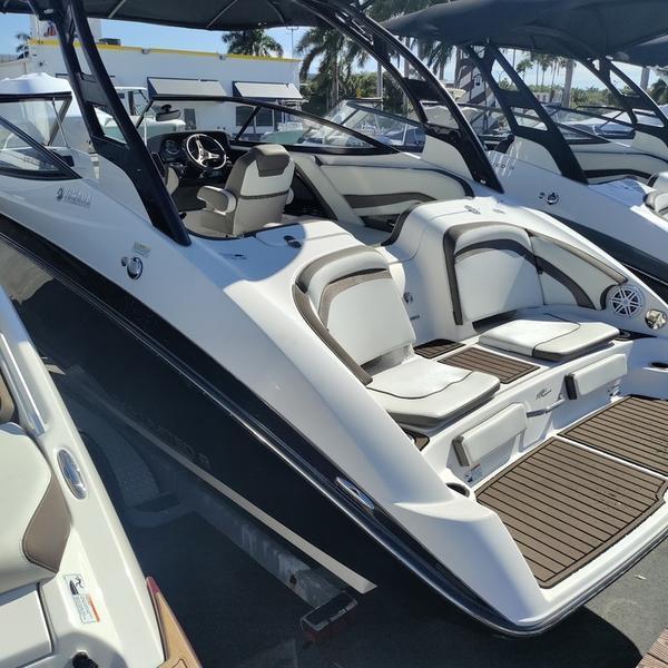 2016 Yamaha Boats 242 Limited S E-Series