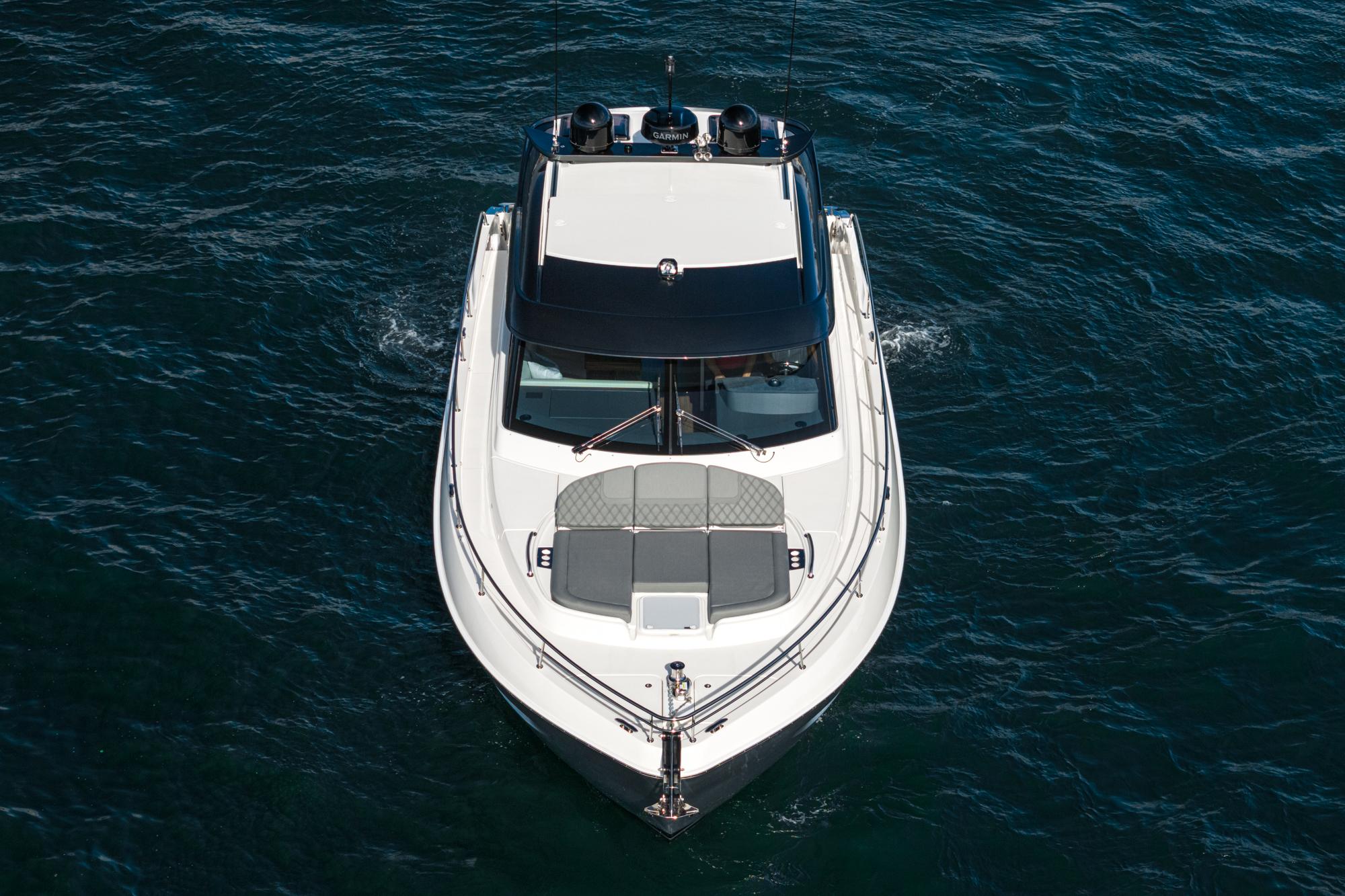 2024 Riviera 4600 Sport Yacht